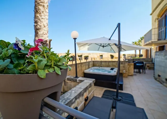Harbour Views Duplex Maisonette With Jacuzzi Hot Tub