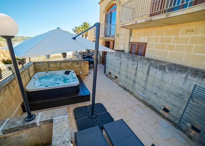 Harbour Views Duplex Maisonette With Jacuzzi Hot Tub