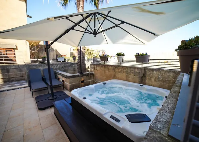 Harbour Views Duplex Maisonette With Jacuzzi Hot Tub