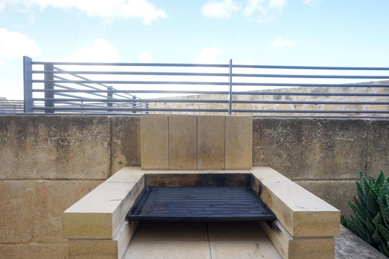 Harbour Views Duplex Maisonette With Jacuzzi Hot Tub Holiday home Mgarr