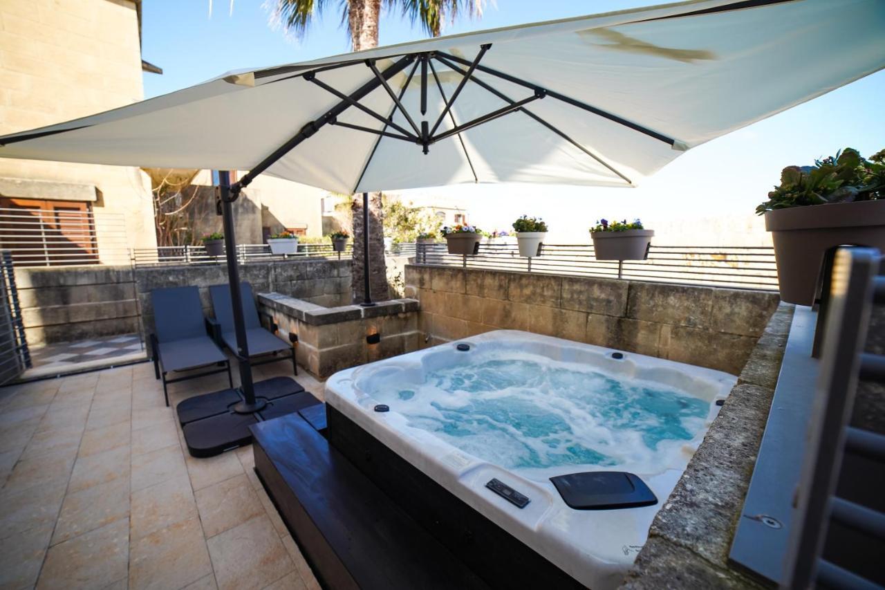 Harbour Views Duplex Maisonette With Jacuzzi Hot Tub Holiday home Mgarr