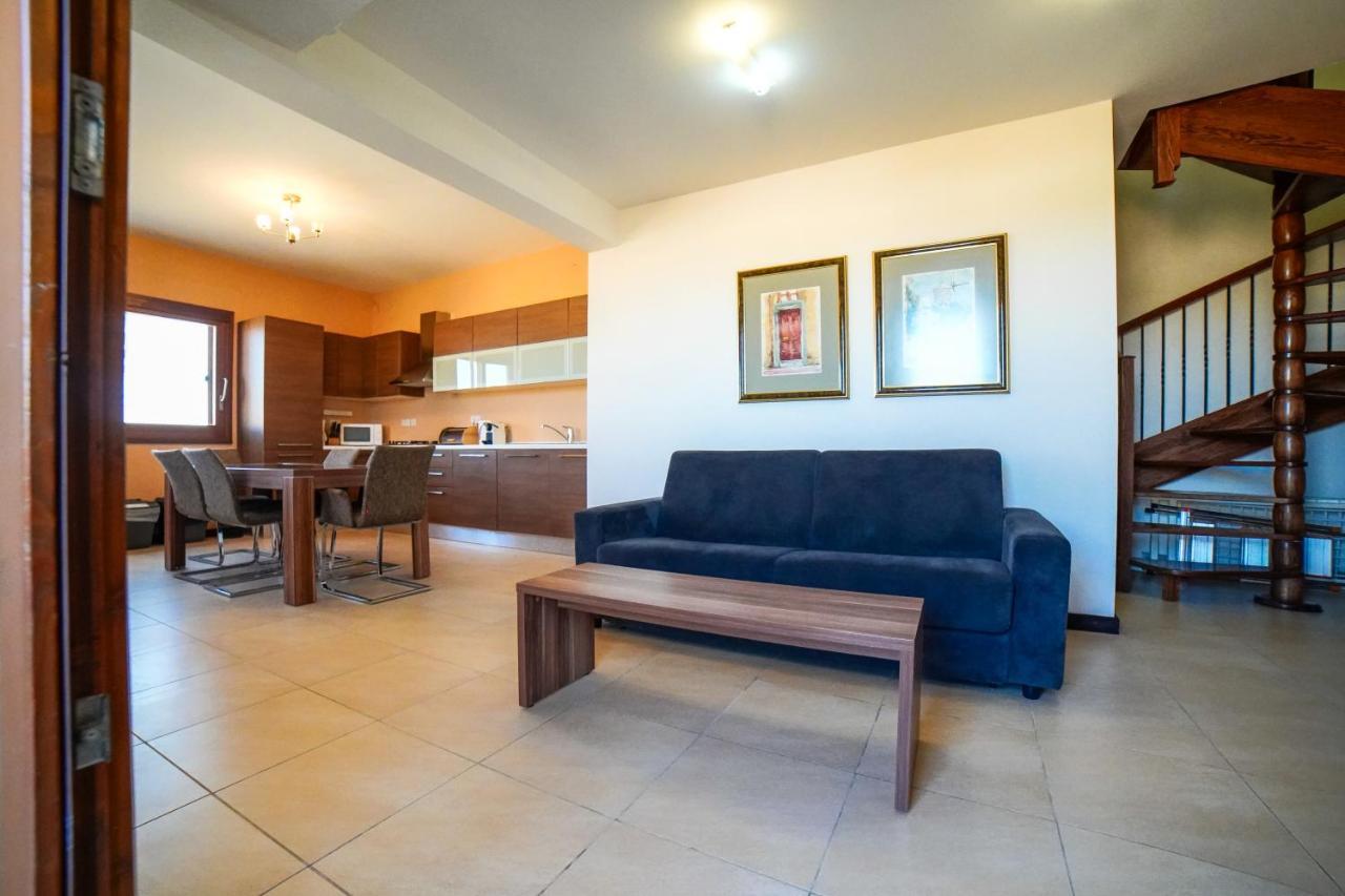 Harbour Views Duplex Maisonette With Jacuzzi Hot Tub Mgarr