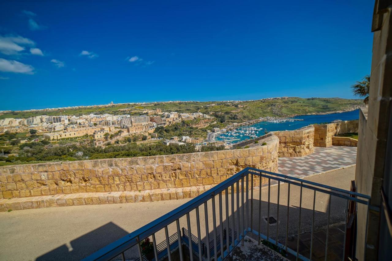 Harbour Views Duplex Maisonette With Jacuzzi Hot Tub Holiday home Mgarr