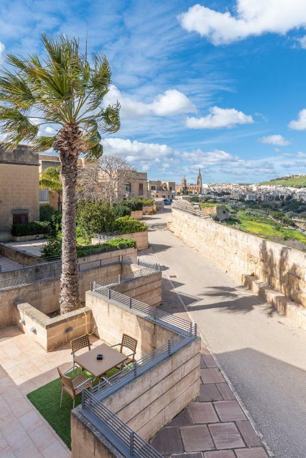 Harbour Views Duplex Maisonette With Jacuzzi Hot Tub Holiday home Mgarr